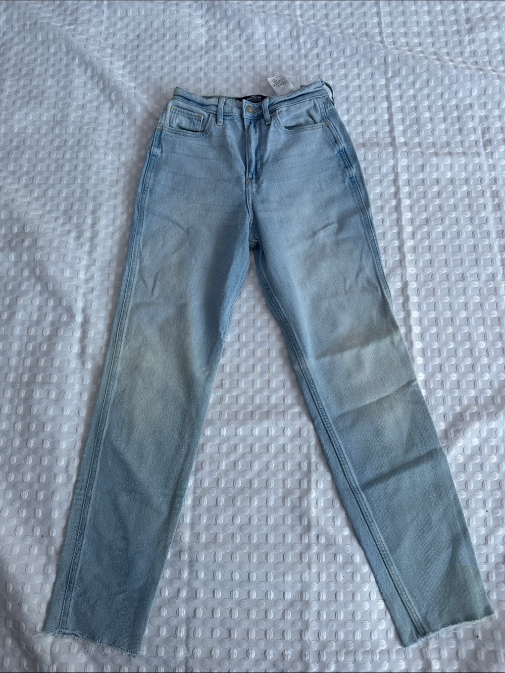 Hollister Ultra High-Rise Mom Jeans 24x27